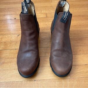 Blundstone Women’s Chestnut Brown Leather Chelsea Boots size US 9, EU 39